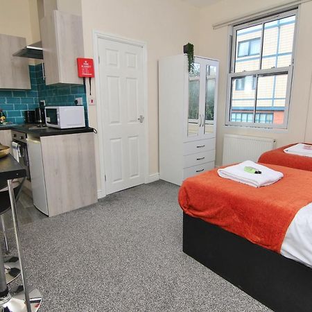 Lovely Twin Bed Studio Near Coventry Shopping Centre ภายนอก รูปภาพ