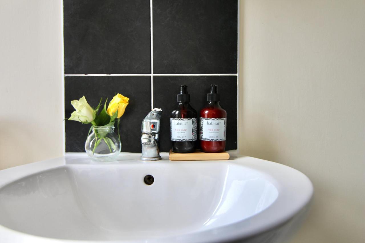 Lovely Twin Bed Studio Near Coventry Shopping Centre ภายนอก รูปภาพ